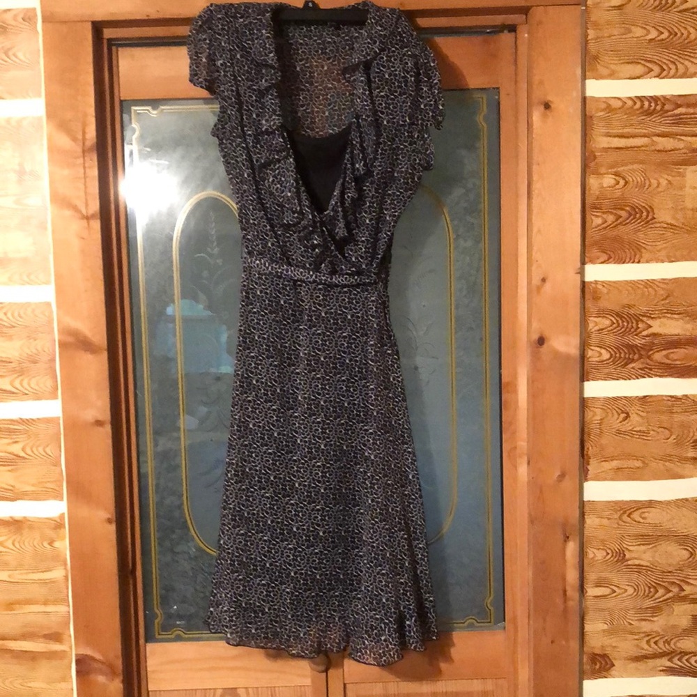 JBS sz 10 black white ruffled dress with flowers designs